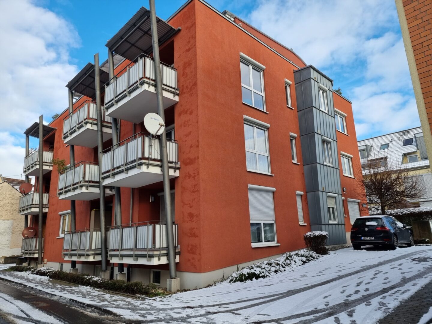 sehr geschmackvoll möbilierte, kernsanierte Wohnung in grüner Lage von Frankfurt