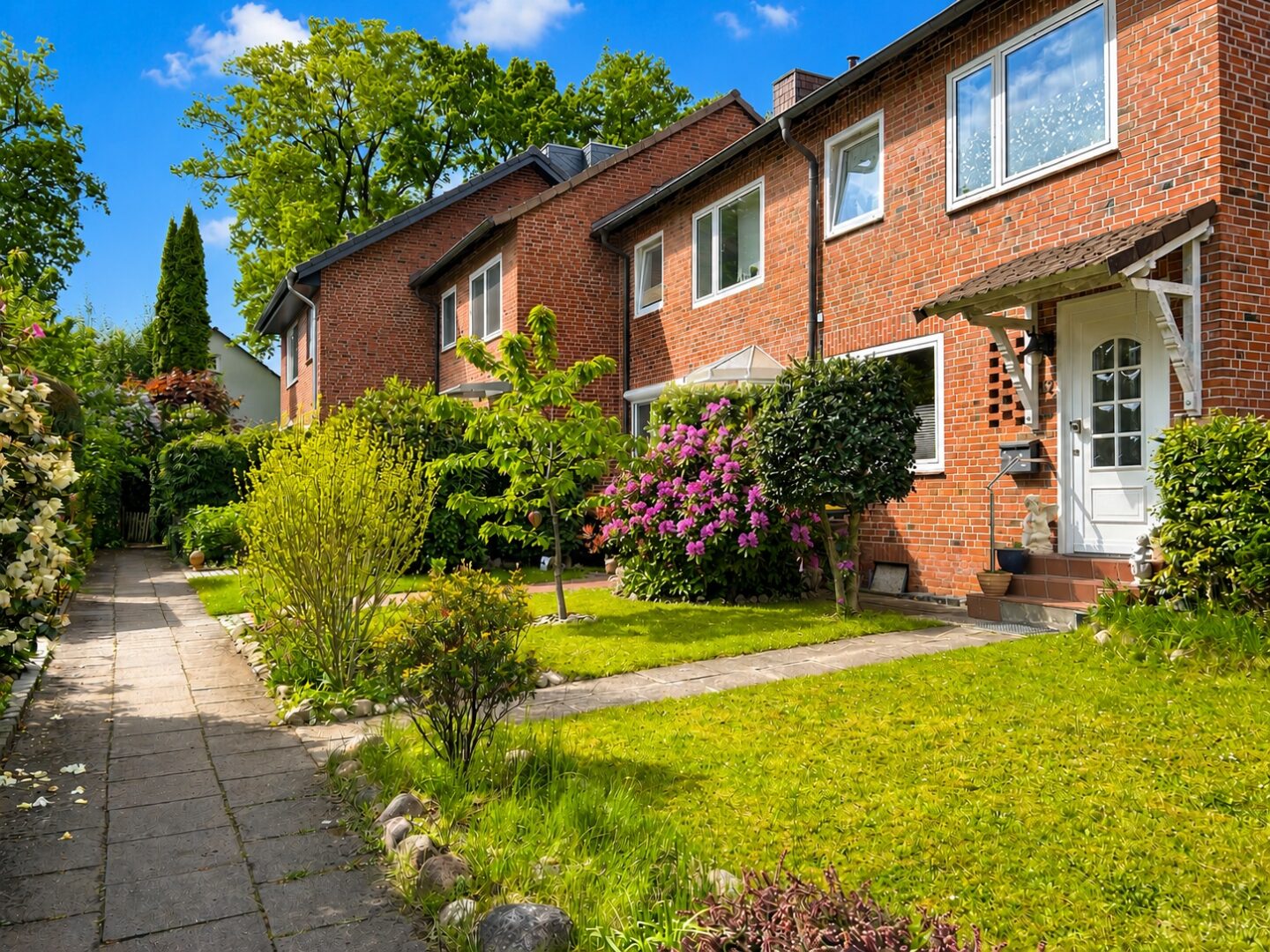 Schönes Reihenmittelhaus mit Garten in Sackgassenlage und Garage