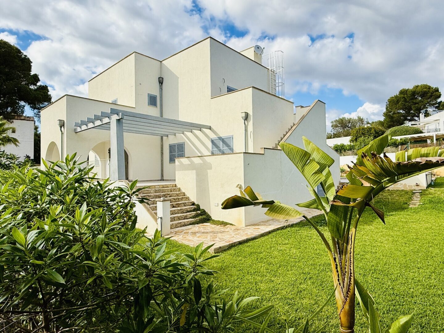 Villa mit Pool &amp;amp; Aufzug bis zur Dachterrasse - Barrierefreier Luxus in exklusiver Lage!